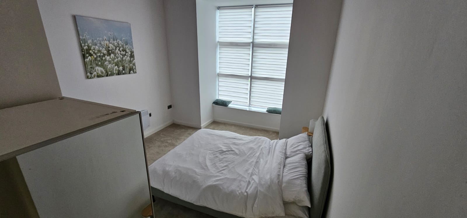 Clean bedroom after cleaning